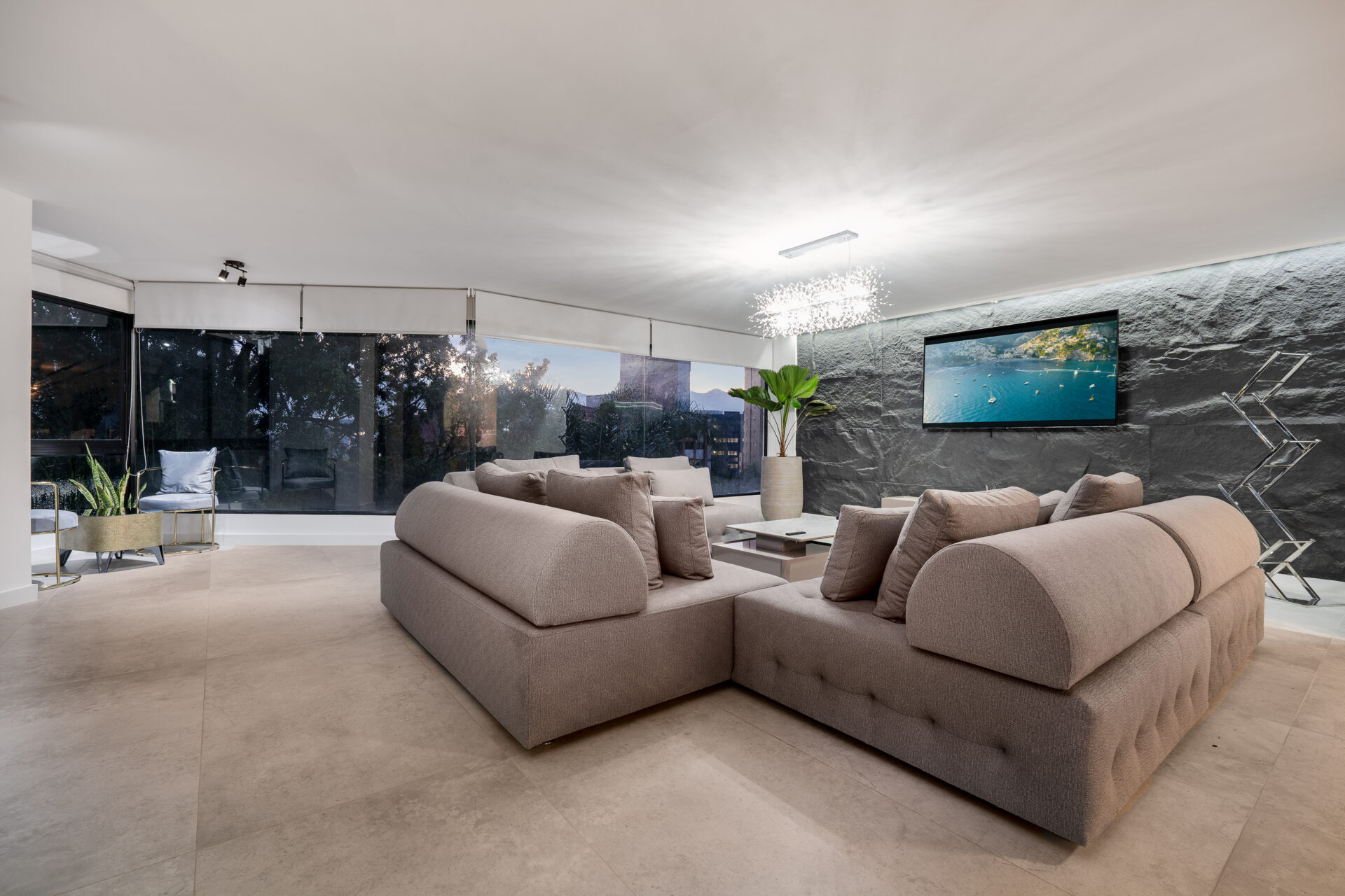 Fully Furnished Luxury Penthouse with Sauna and Jacuzzi — Medellin Real ...