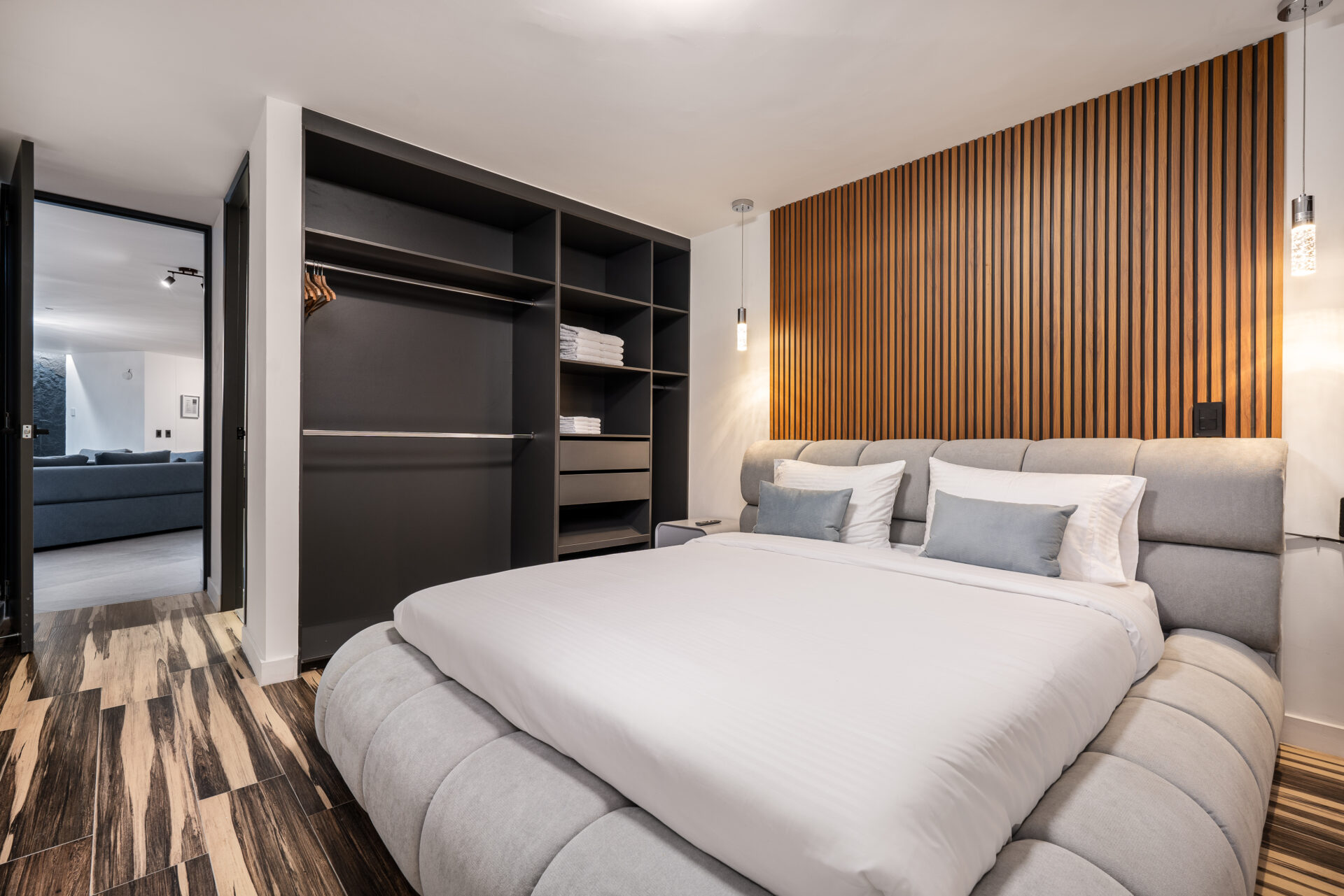 Fully Furnished Luxury Penthouse with Sauna and Jacuzzi — Medellin Real ...